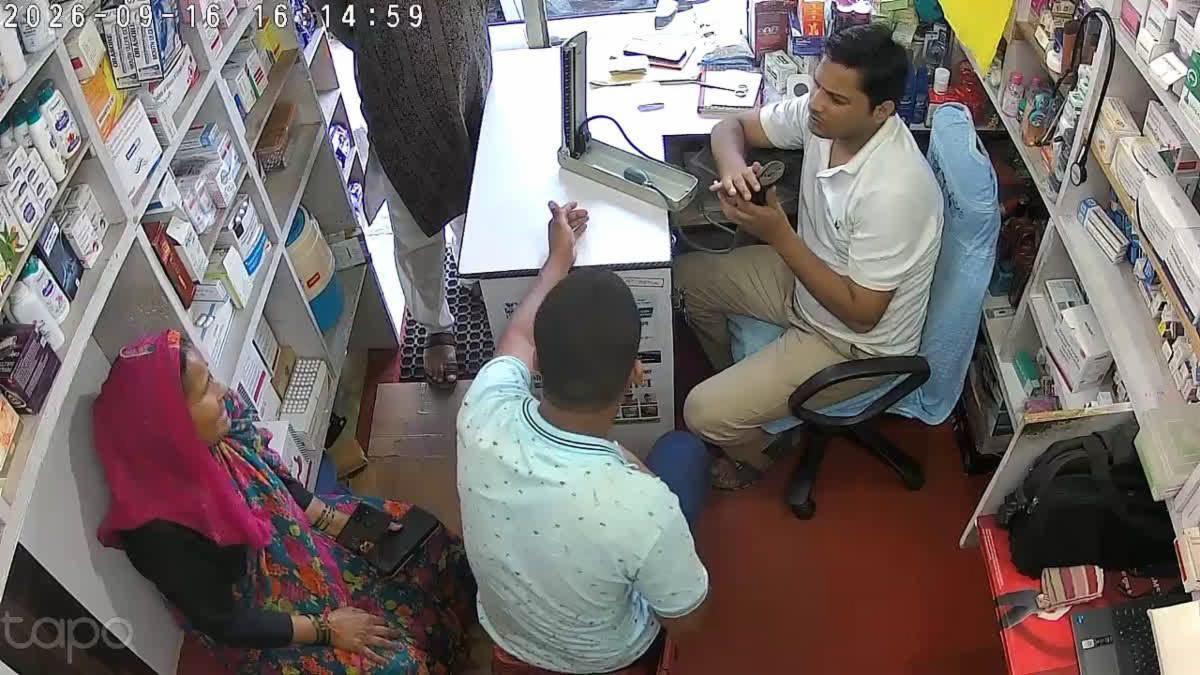 चमोली में सीने में दर्द के बाद गिरा शख्स, मेडिकल स्टोर संचालक ने CPR देकर बचाई जान